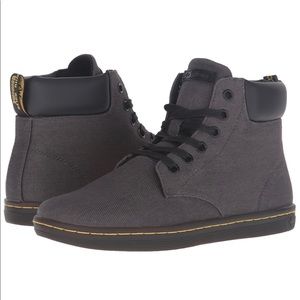 Dr. Martens Women's Maelly Padded Collar Boot Sz9